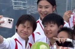 lol合区-国家队在香港续约引热议