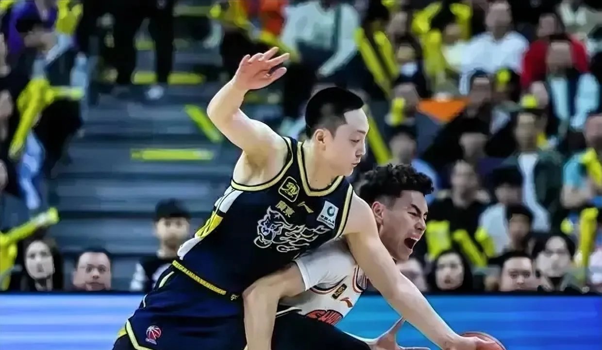 包含广东男篮客场逆转山西，取得重要胜利的词条