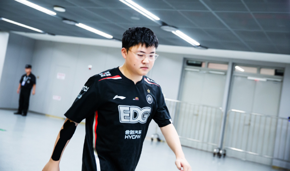 C9碾压EDG，Tarzan开启传奇时刻2025世界赛2:1（釜山）